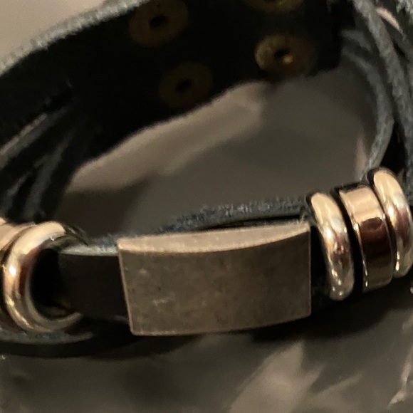 Black leather strap bracelet/cuff - Picture 6 of 8